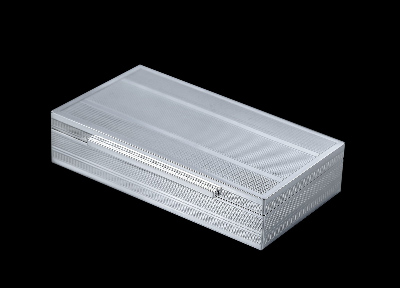 Pistachio Box — Closed front view